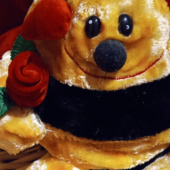 Vintage Dan Dee Collectors Choice Plush Bumble Bee Love Red Rose 90s Toy - Picture 5 of 5